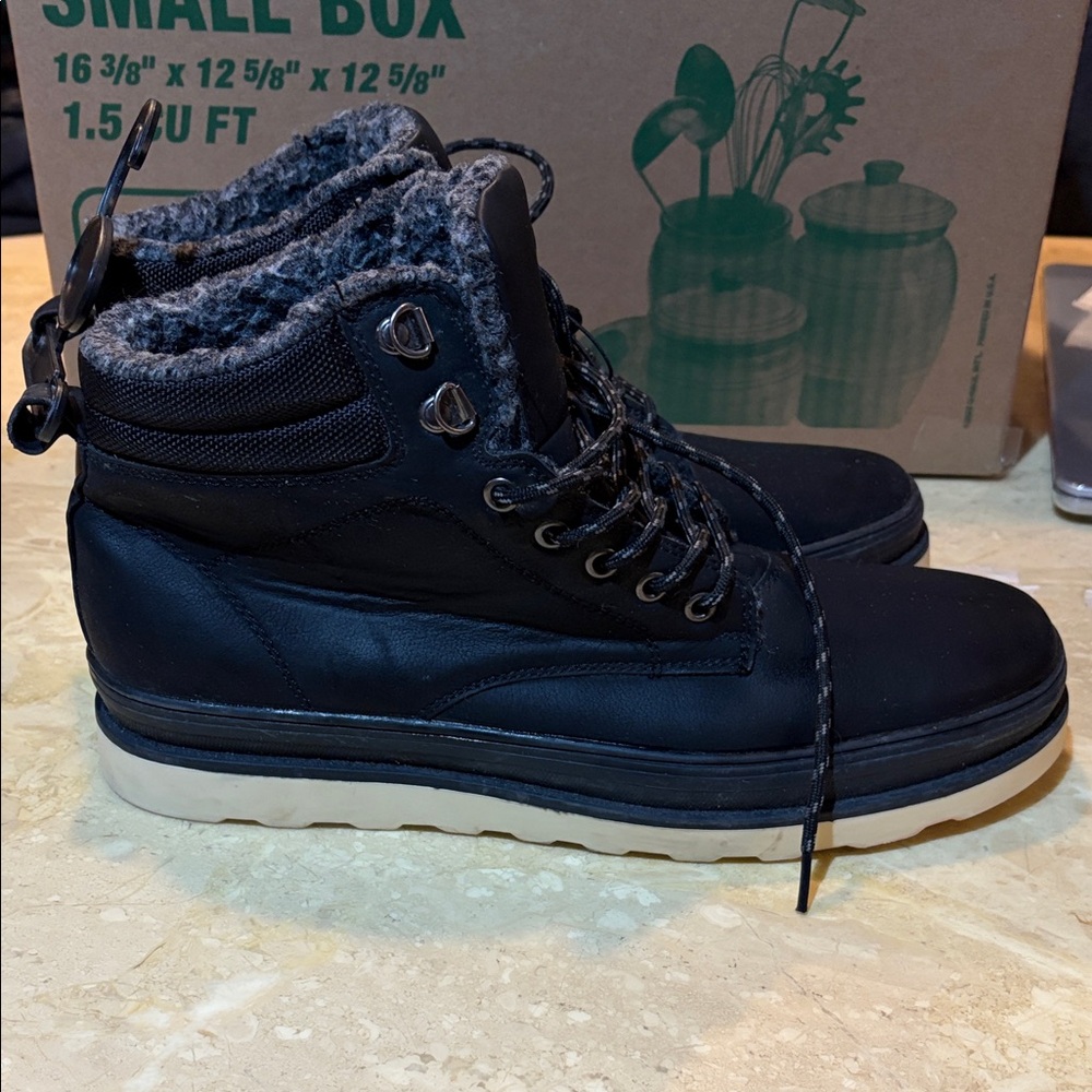 Cedarwood State Men's Black Boots - 11 - NWT